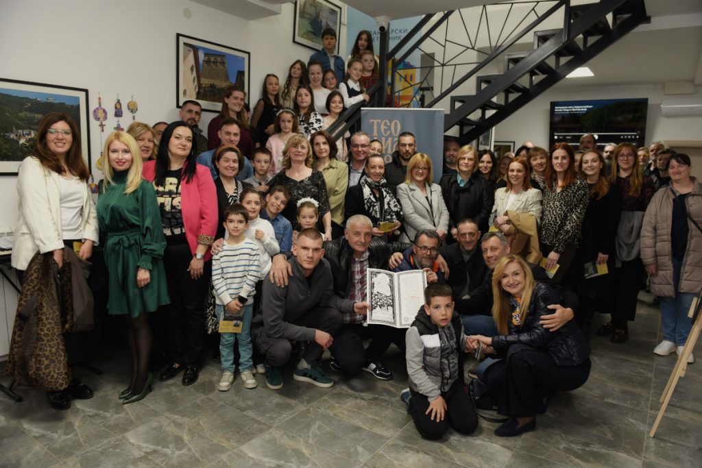 Изложба ауторских фотографија монаха Милутина Хиландарца у Галерији Удружења Светог манастира Хиландара „Теофил 1198” у Чачку